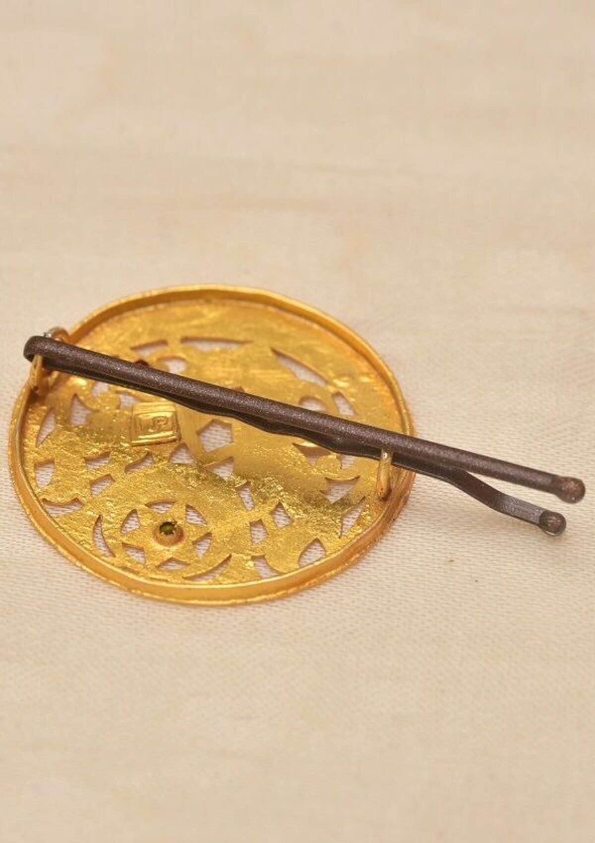 Amrapali Handmade Gold Tone Silver Hairpin