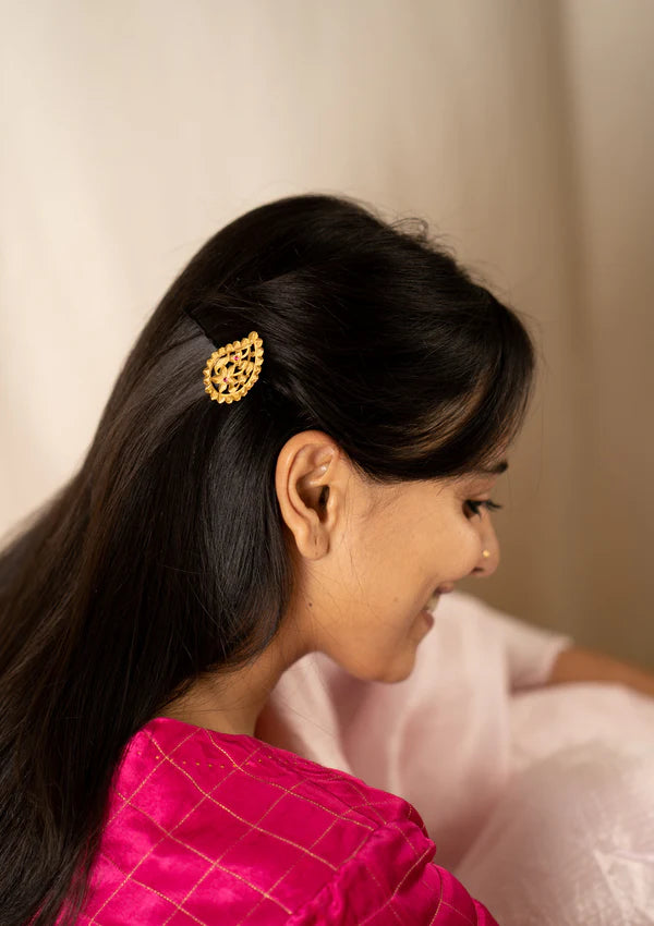 Mannat Gold Tone Silver Rakhi