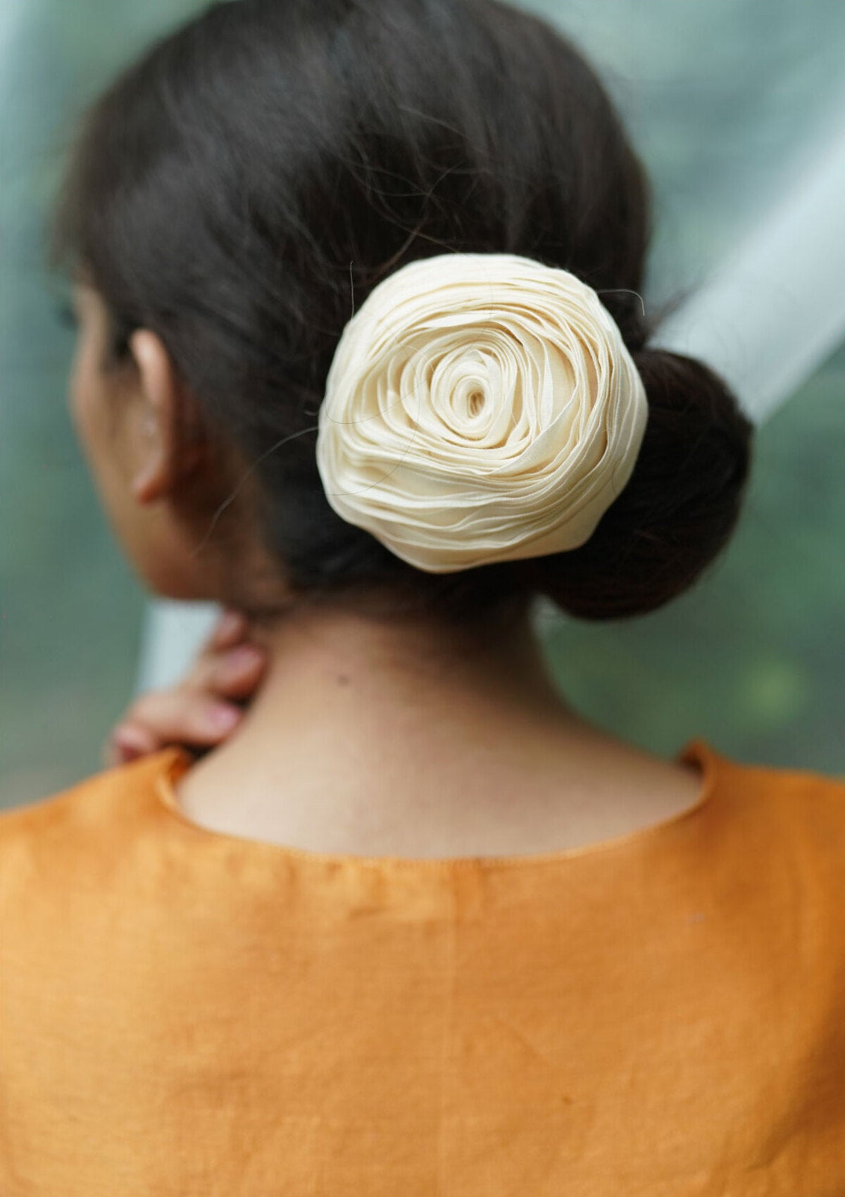 Lala White Rose Accessory