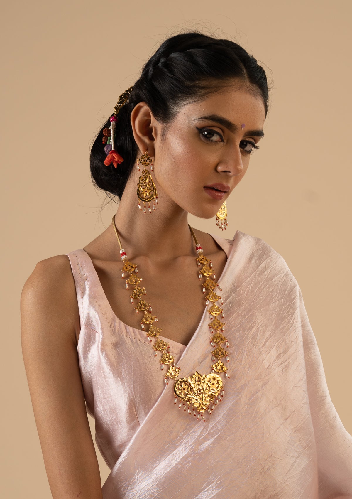 Mumtaz Gold Tone Silver Necklace & Earrings Set