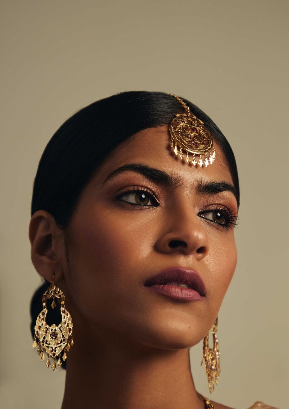 Raniya Gold Earrings