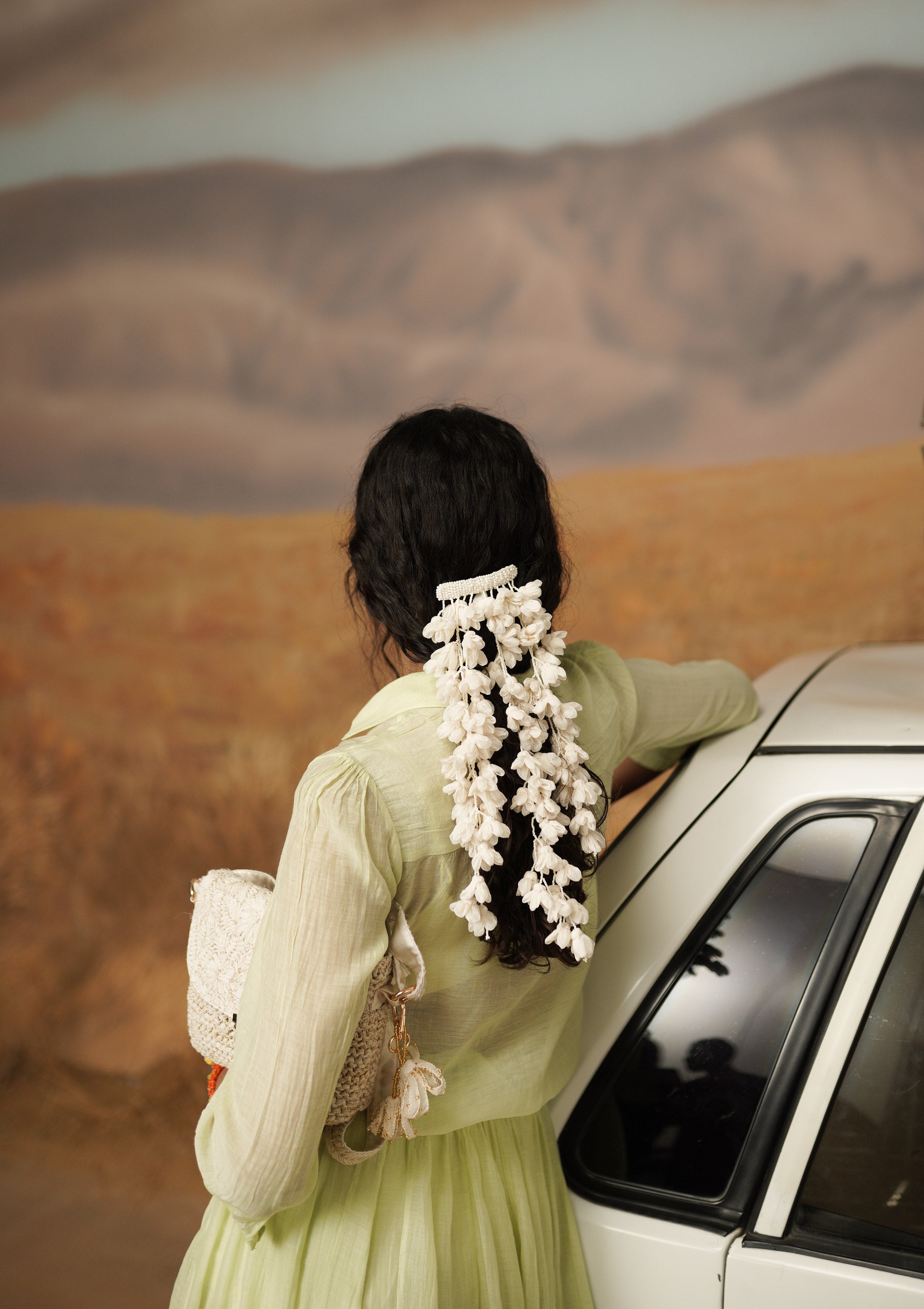 Chandani Mogra Back Clip
