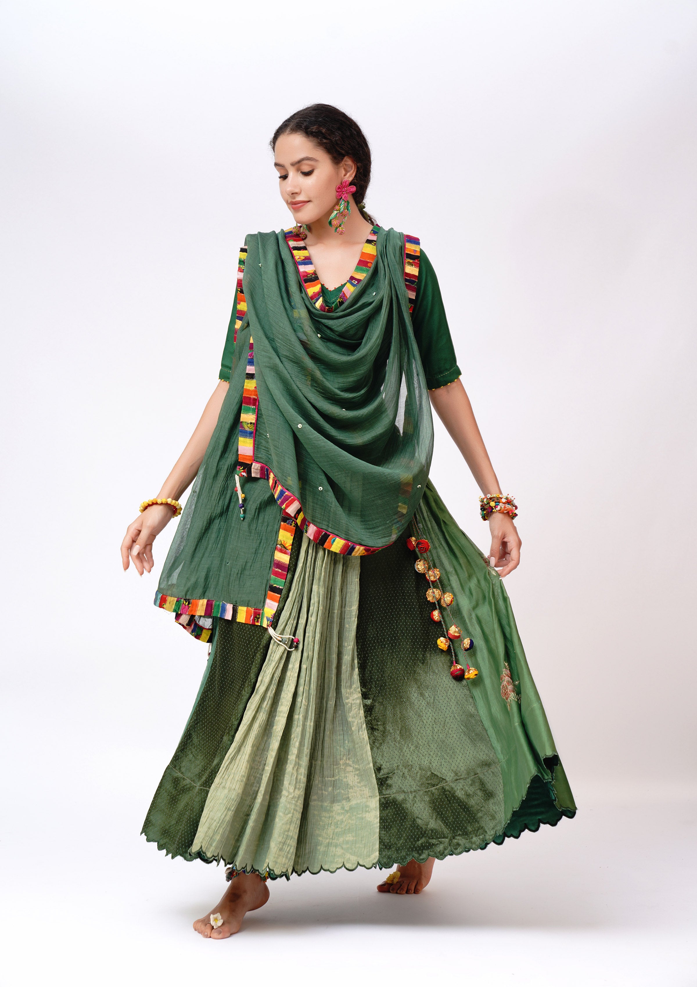 Phudki Ghagra, Choli & Dupatta Set