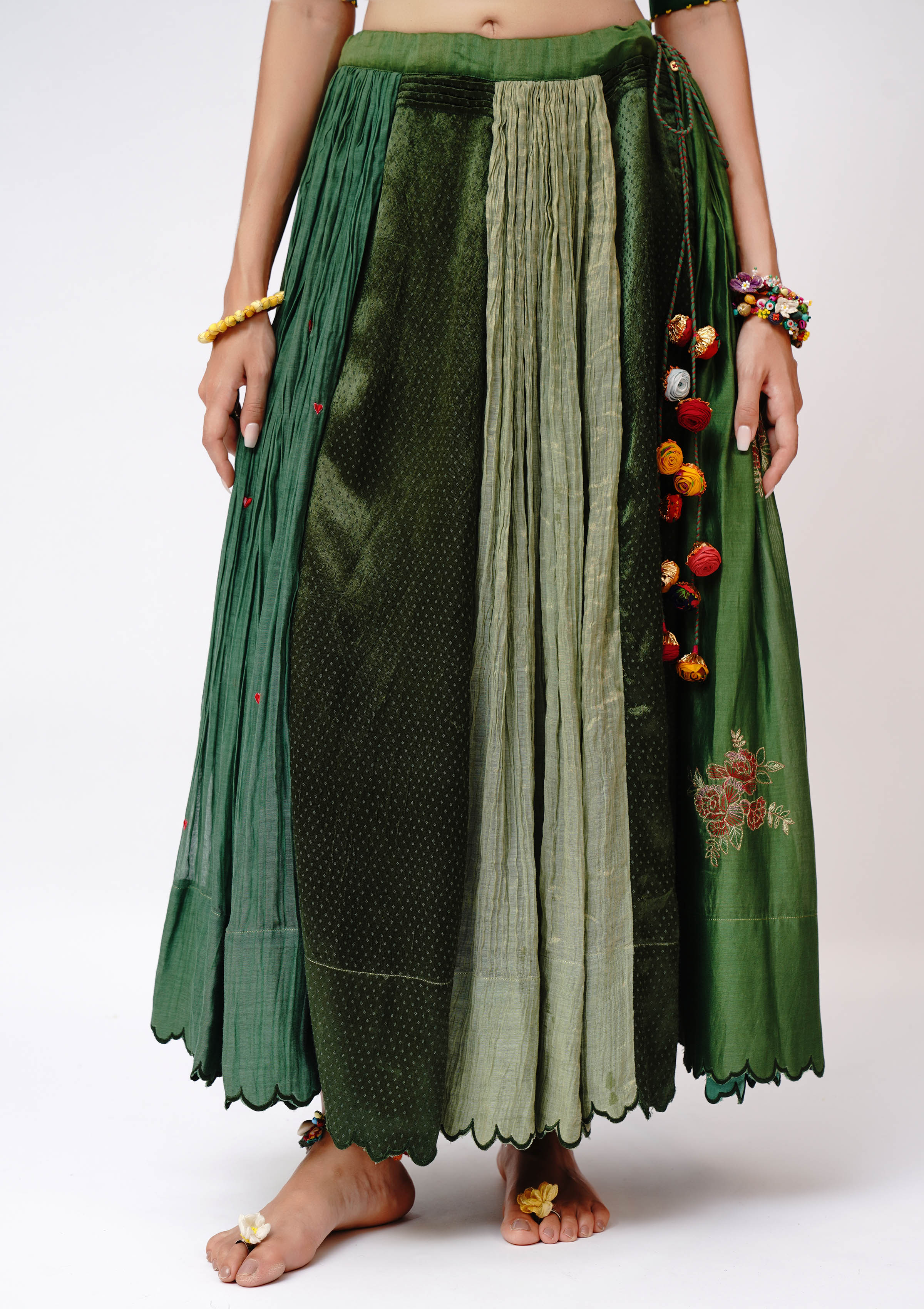 Phudki Ghagra, Choli & Dupatta Set