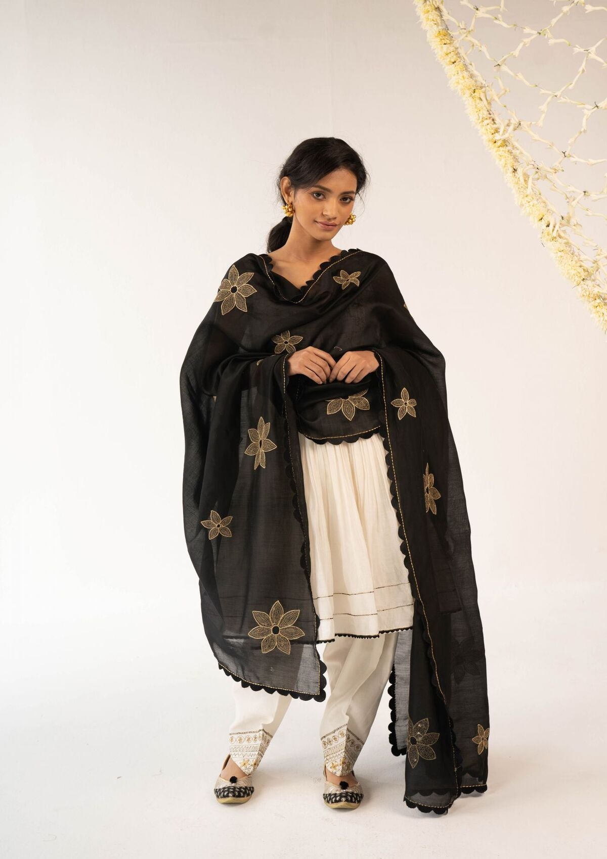 Sarai Black Dupatta