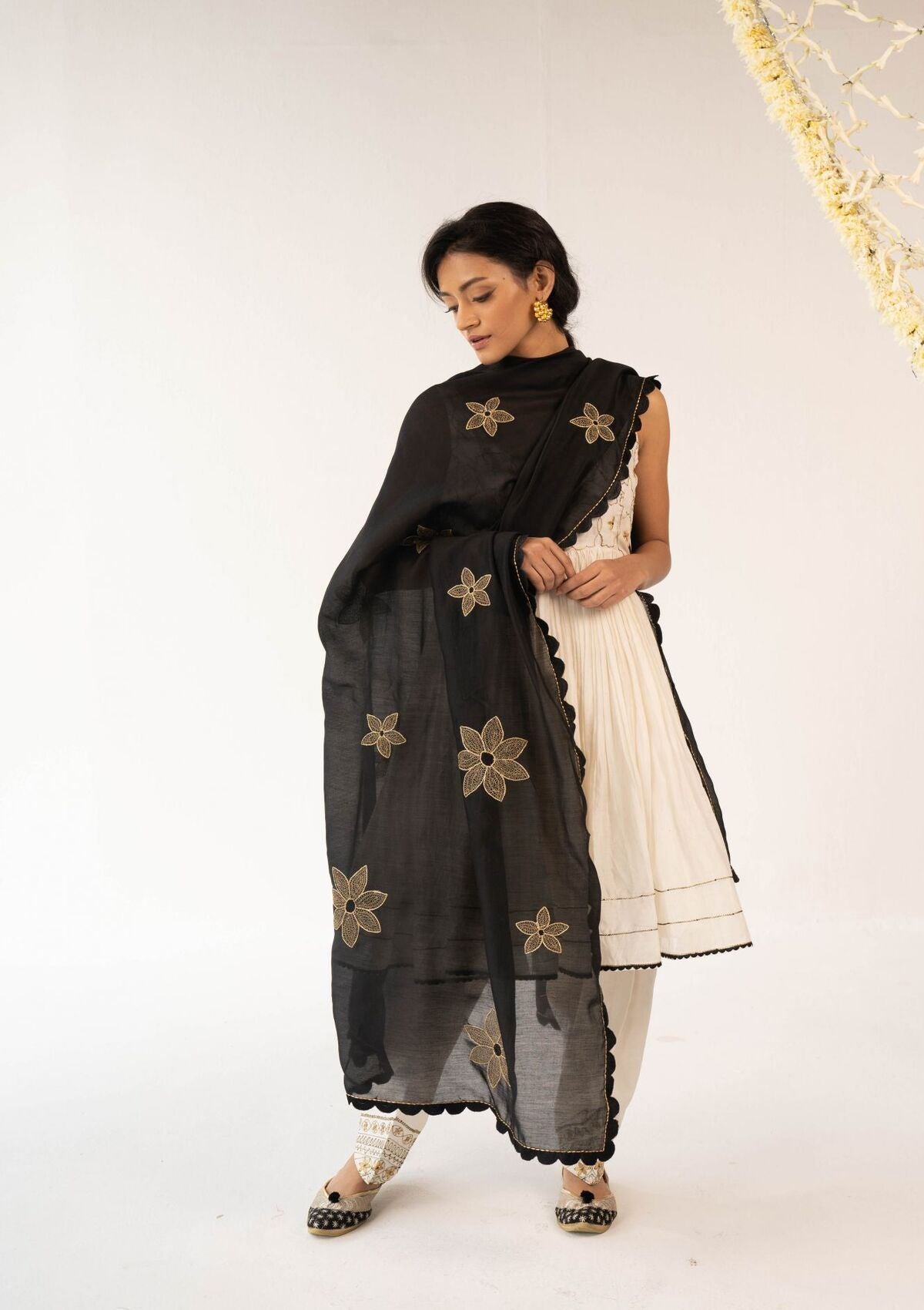 Sarai Black Dupatta