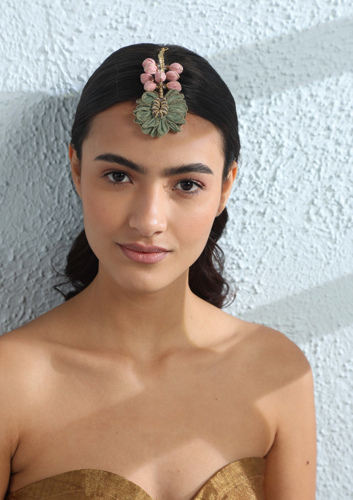 Lily Floral Mangtikka