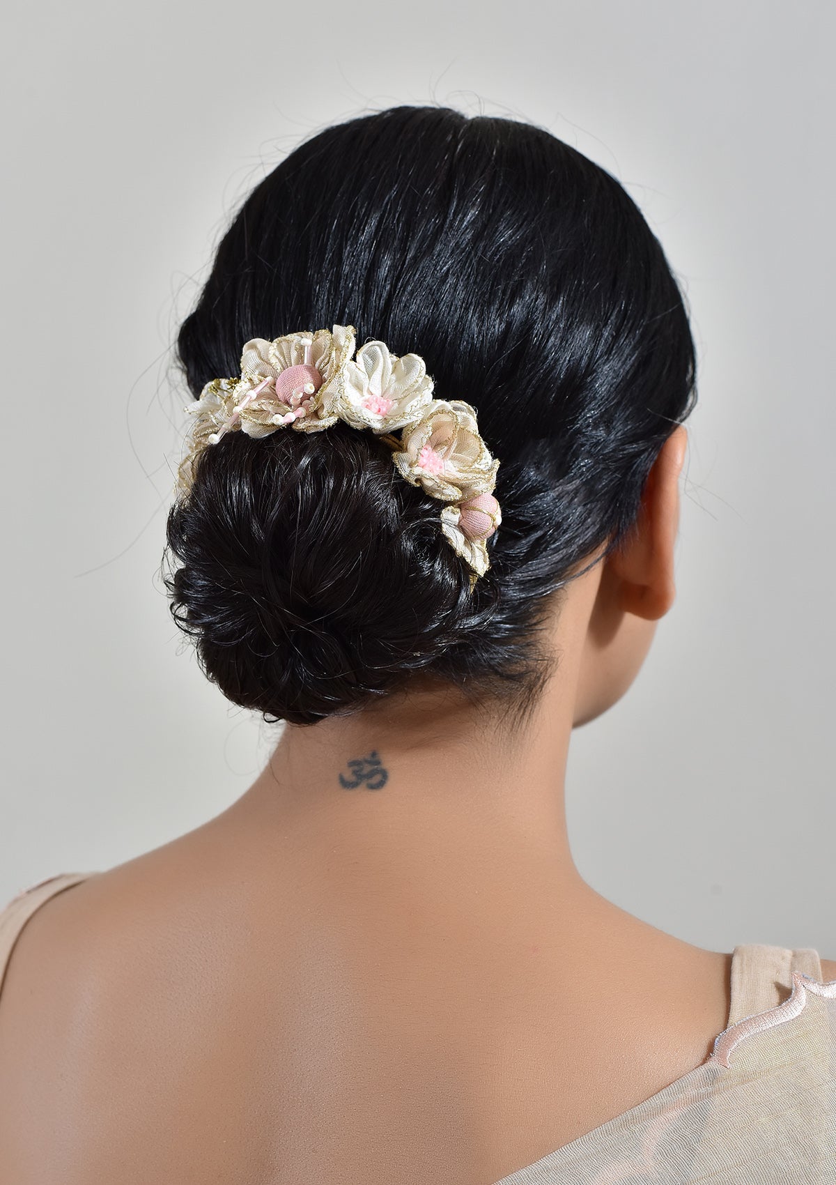 Tatum Ivory Floral Gajra