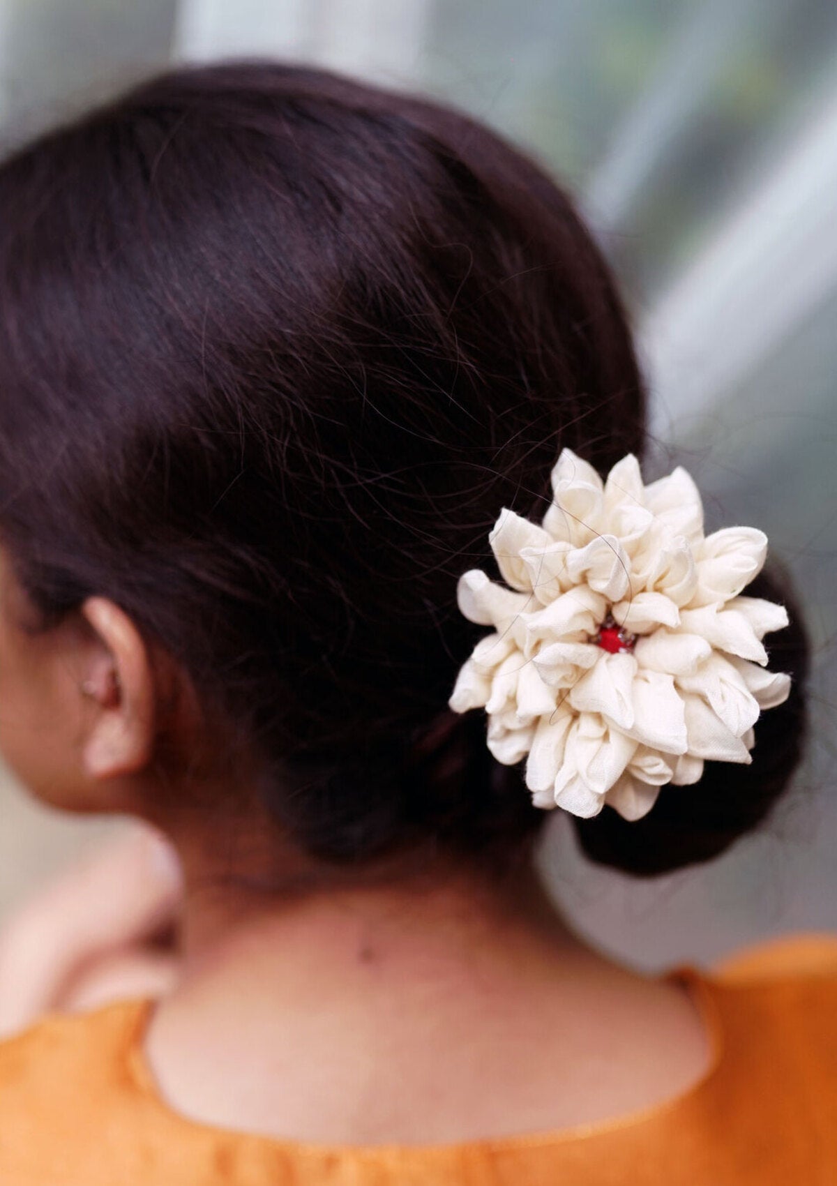 Tullipan White Flower Accessory