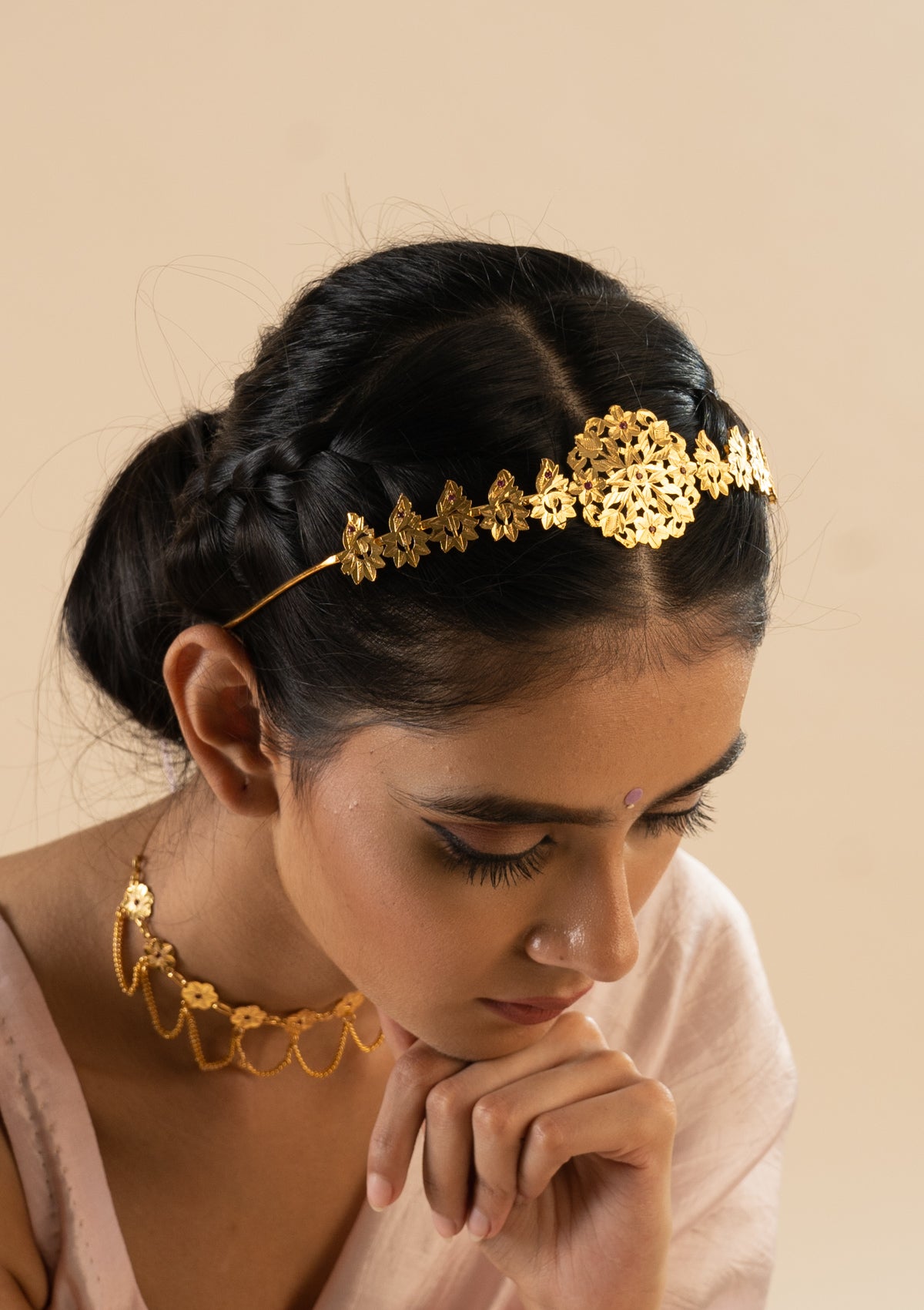 Utsa Gold Tone Silver Hairband