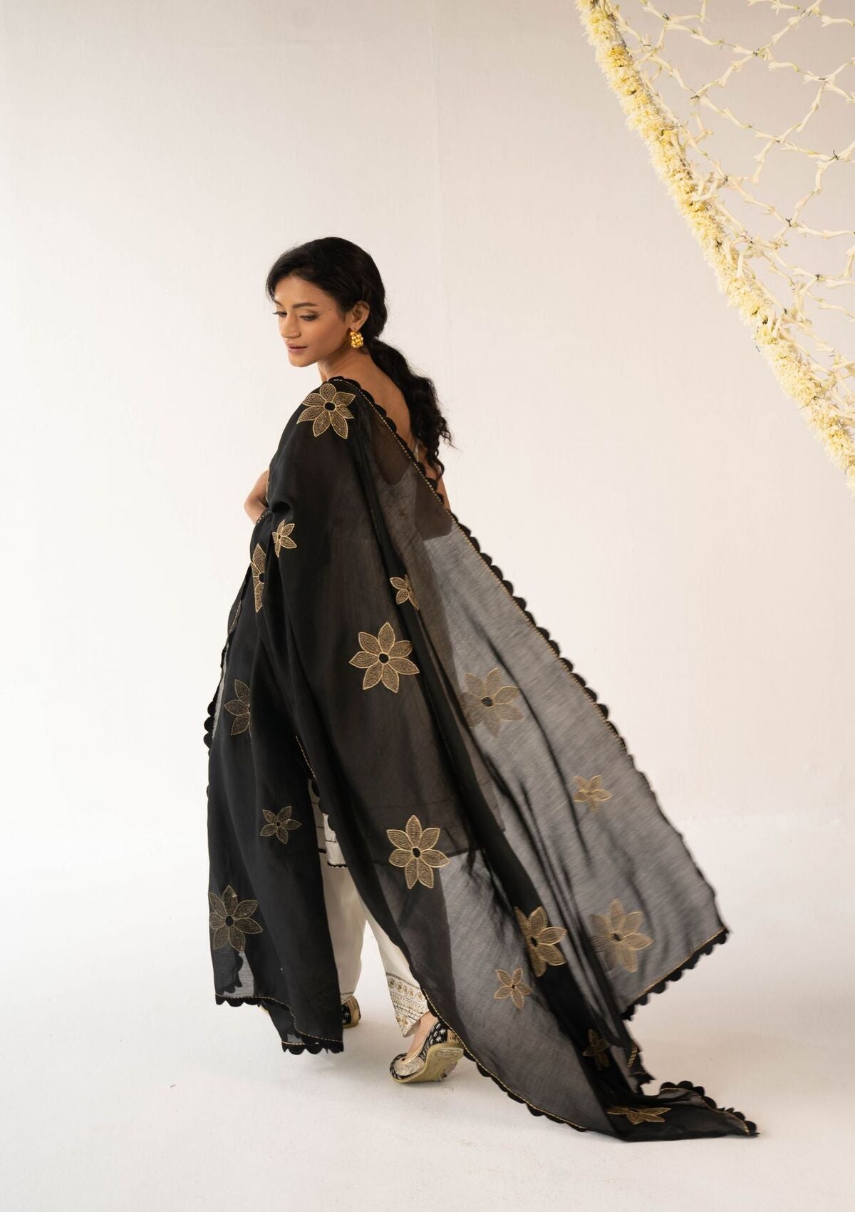Sarai Black Dupatta