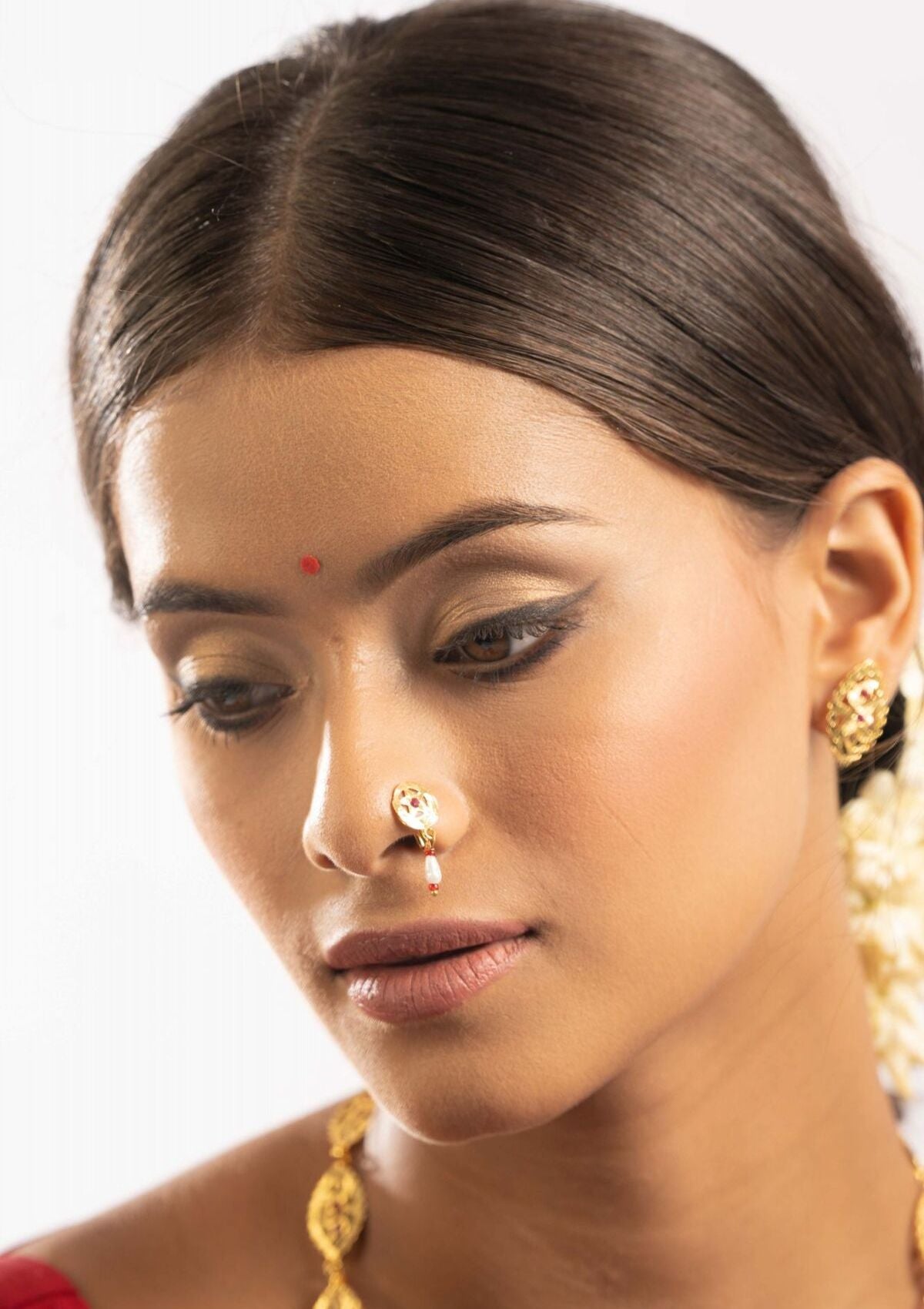 Adeela Gold Tone Silver Nose Pin