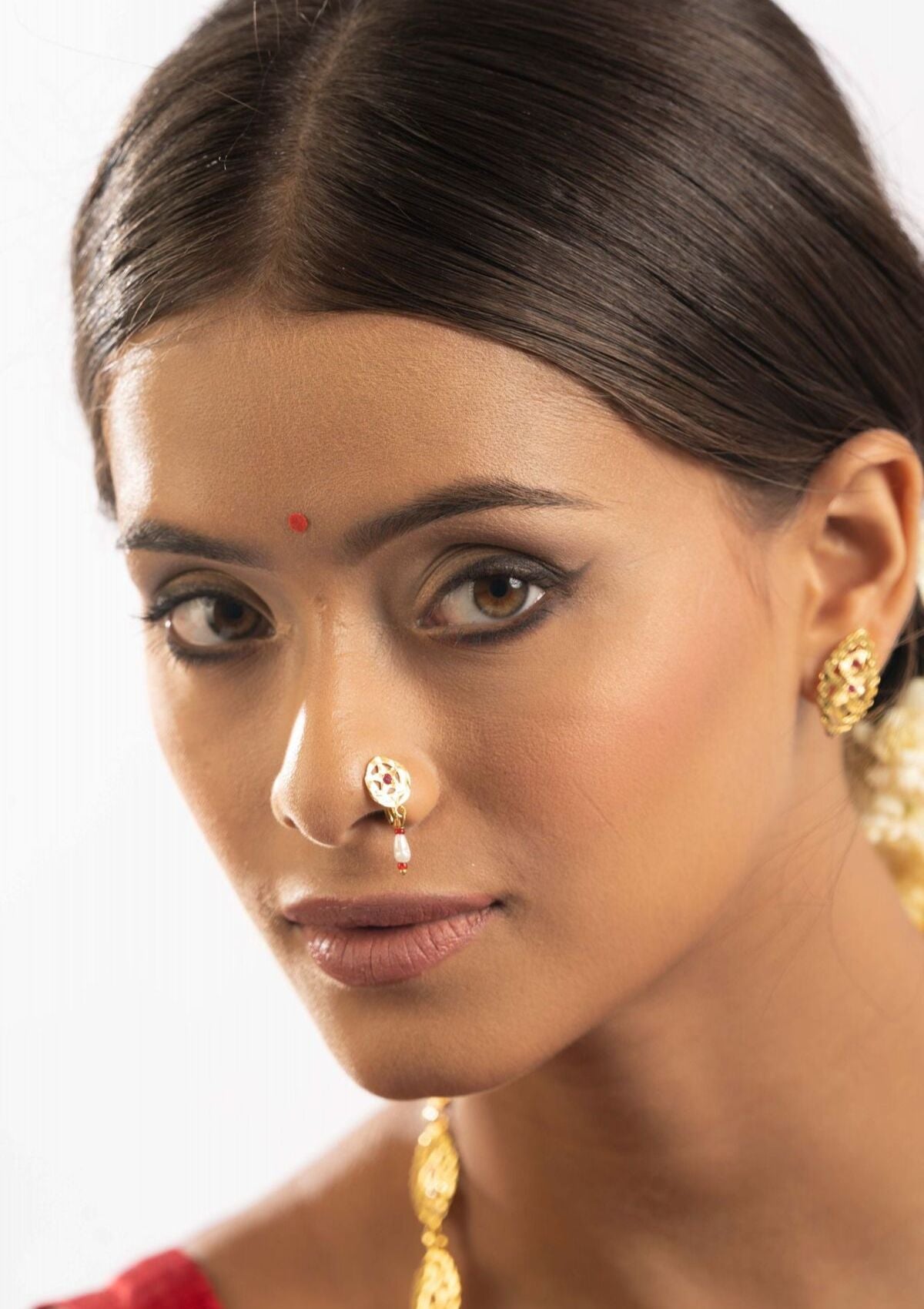 Adeela Gold Tone Silver Nose Pin