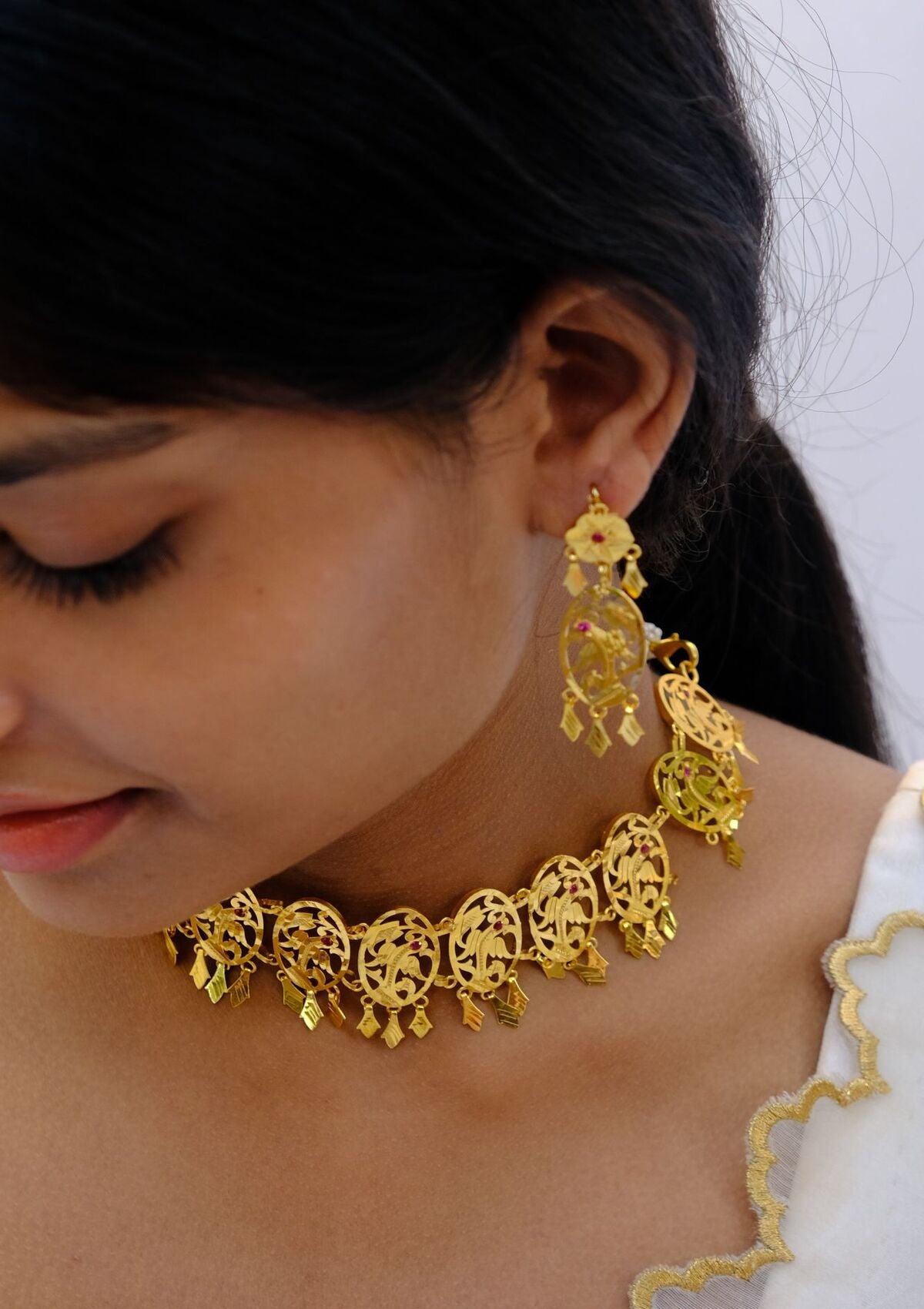 Dilreet Gold Tone Silver Choker