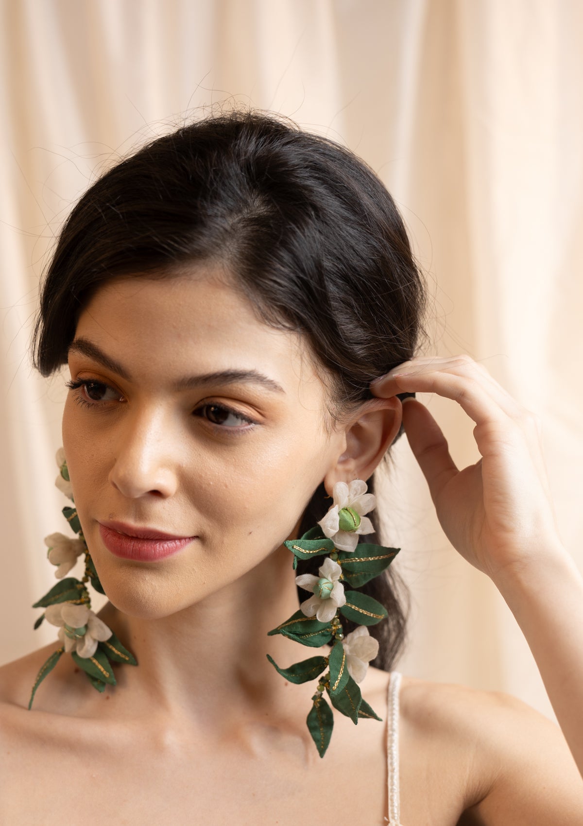 Bel White Floral Earrings