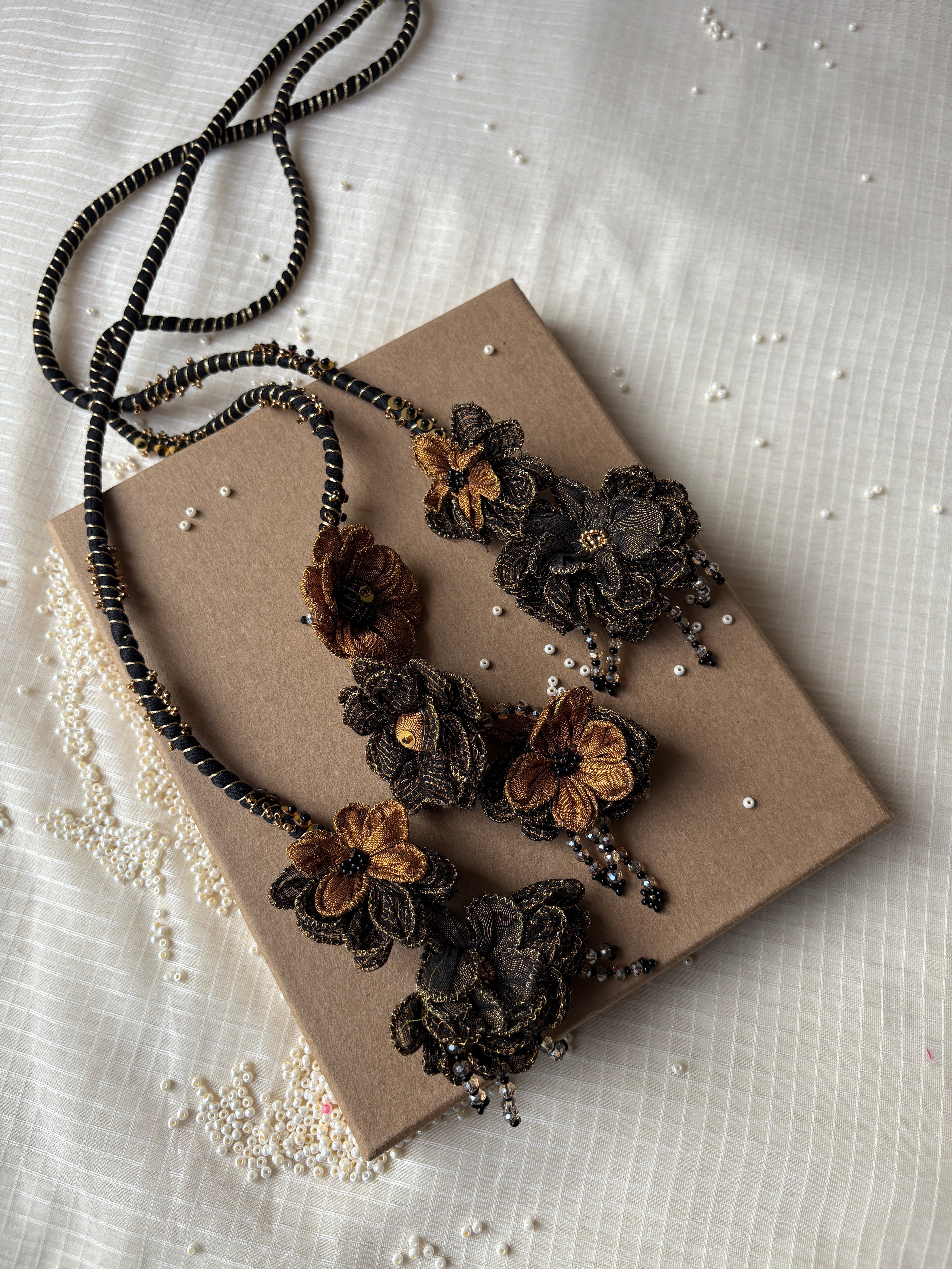 Kadambari Floral Parandi