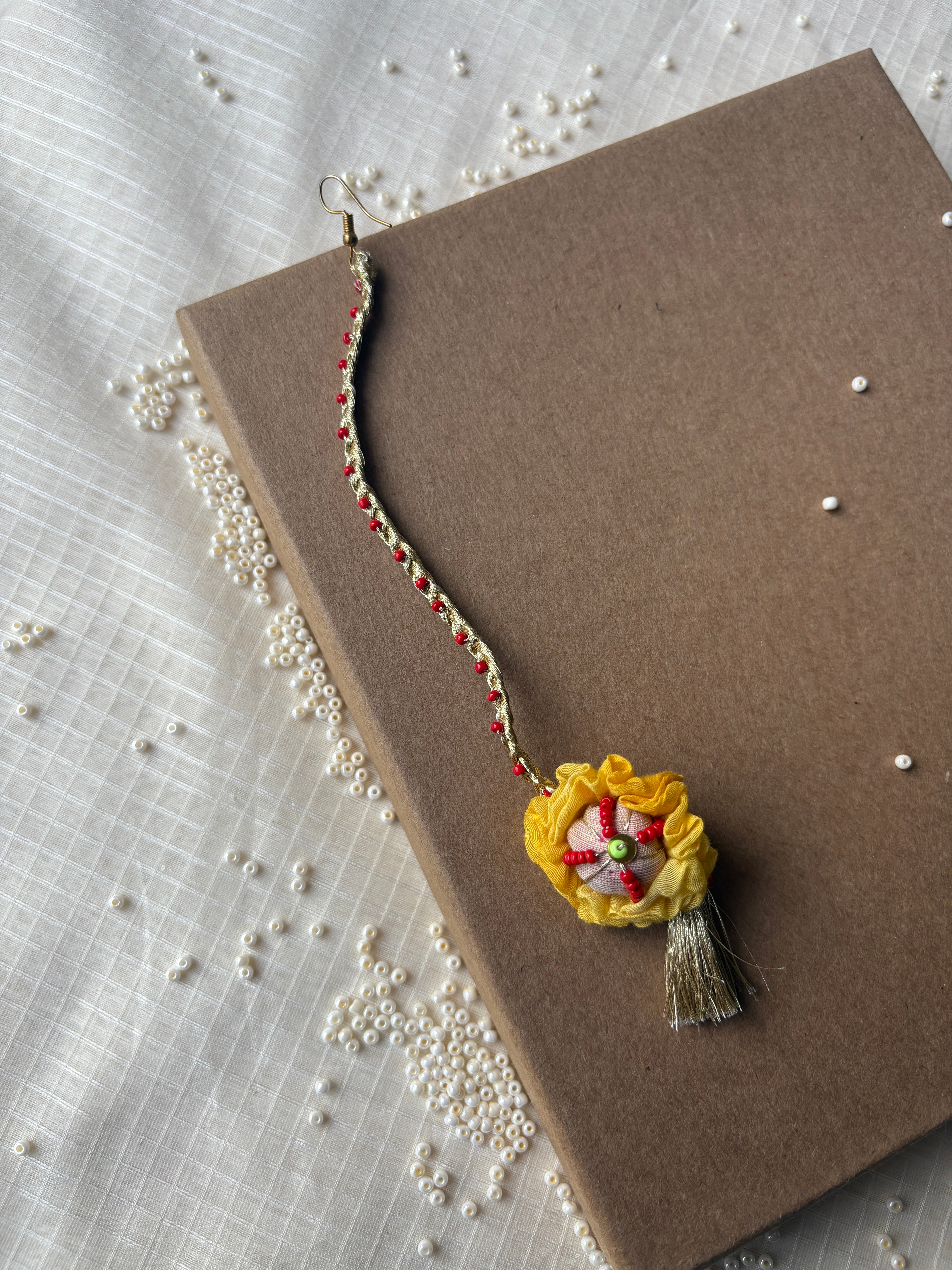 Daisy Floral Mangtikka