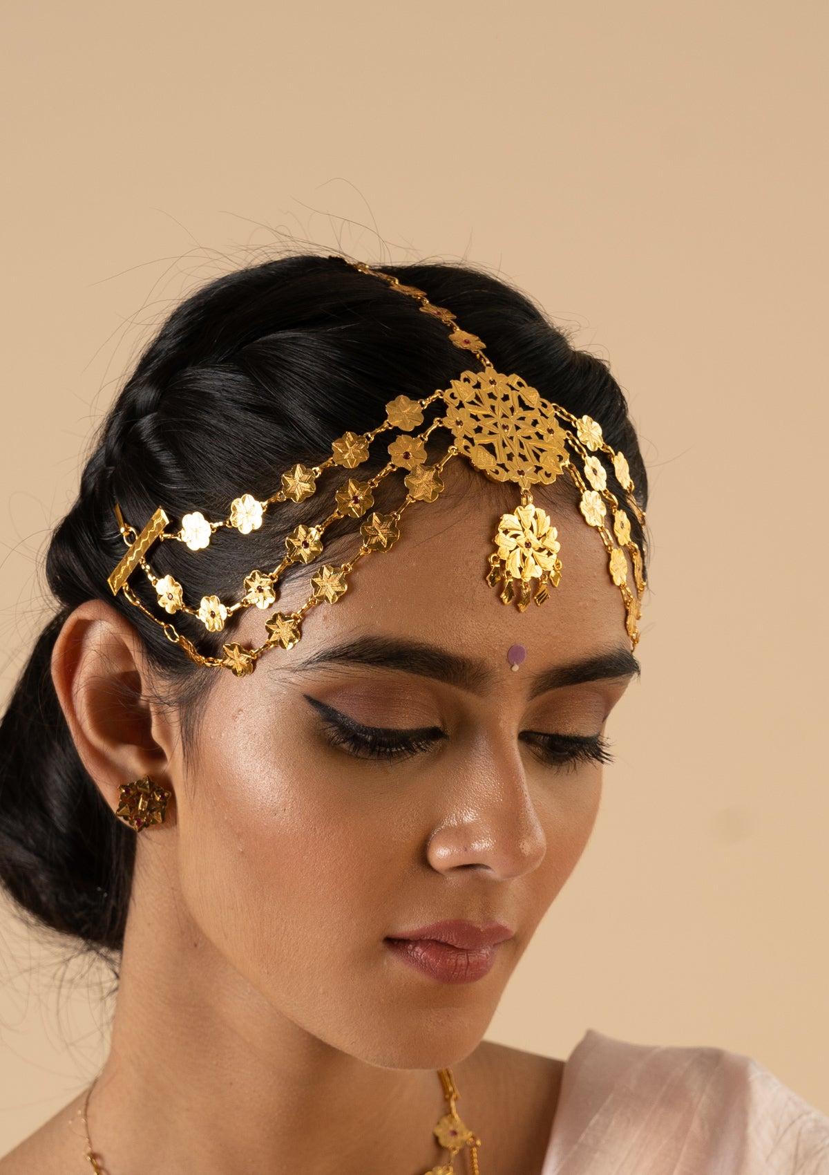 Mandodari Gold Tone Silver Mathapatti