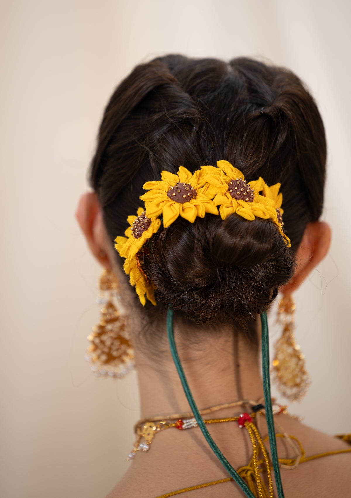 Mukhi Floral Gajra