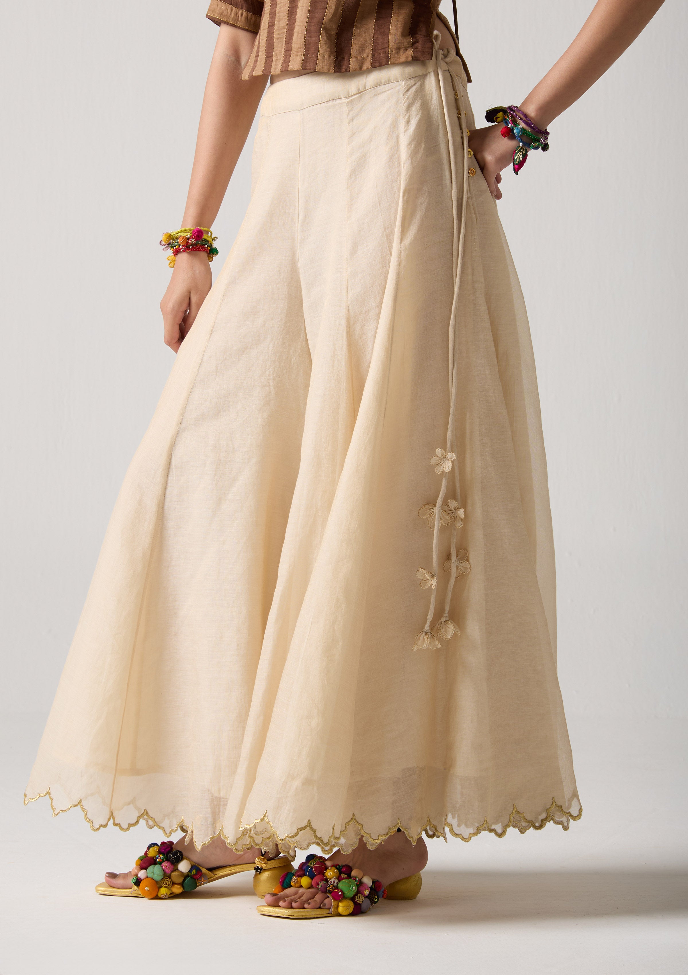 Leher Tissue Divider Skirt