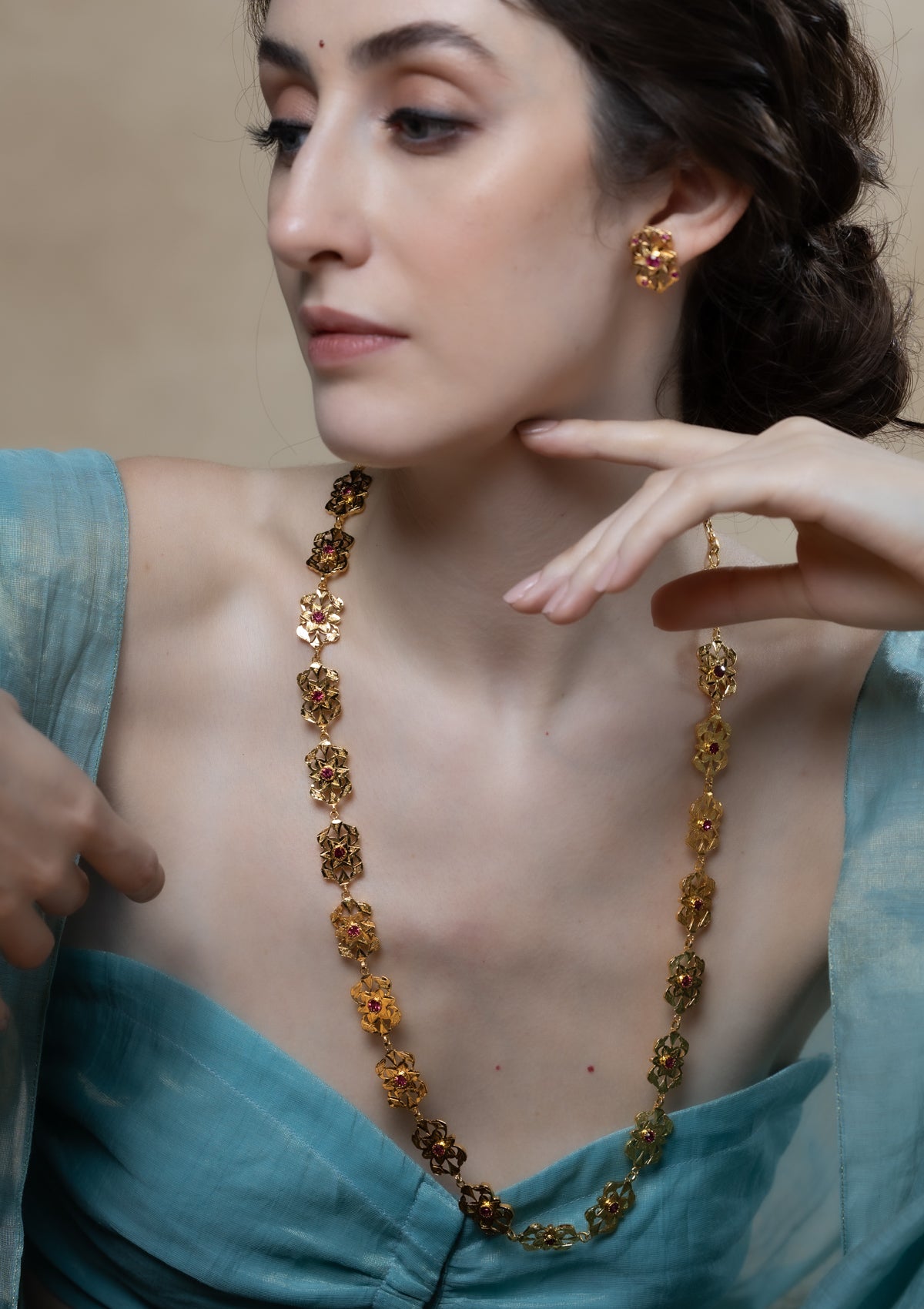 Sarika Gold Tone Silver Necklace & Earrings Set