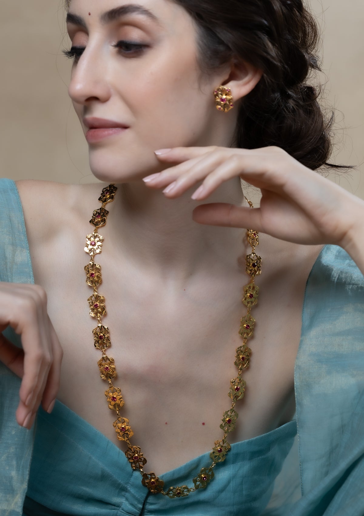 Sarika Gold Tone Silver Necklace & Earrings Set