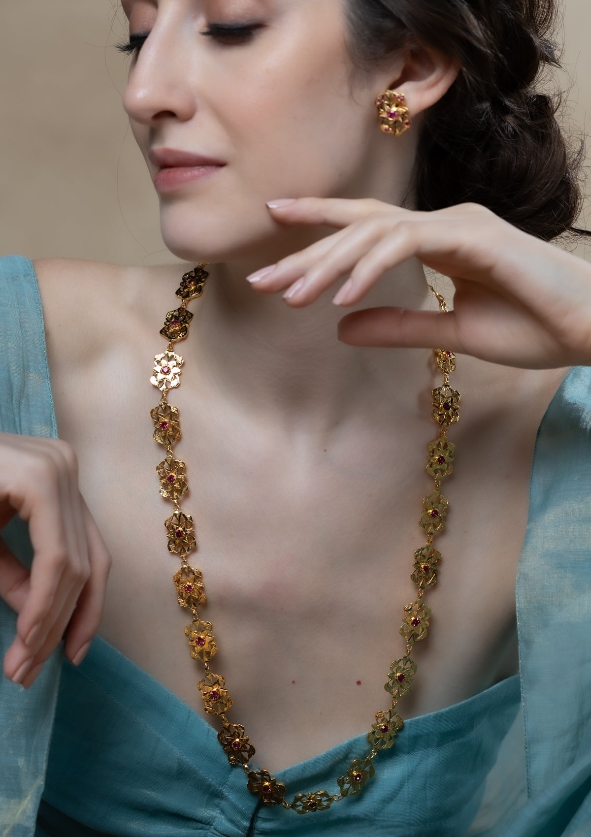 Sarika Gold Tone Silver Necklace & Earrings Set