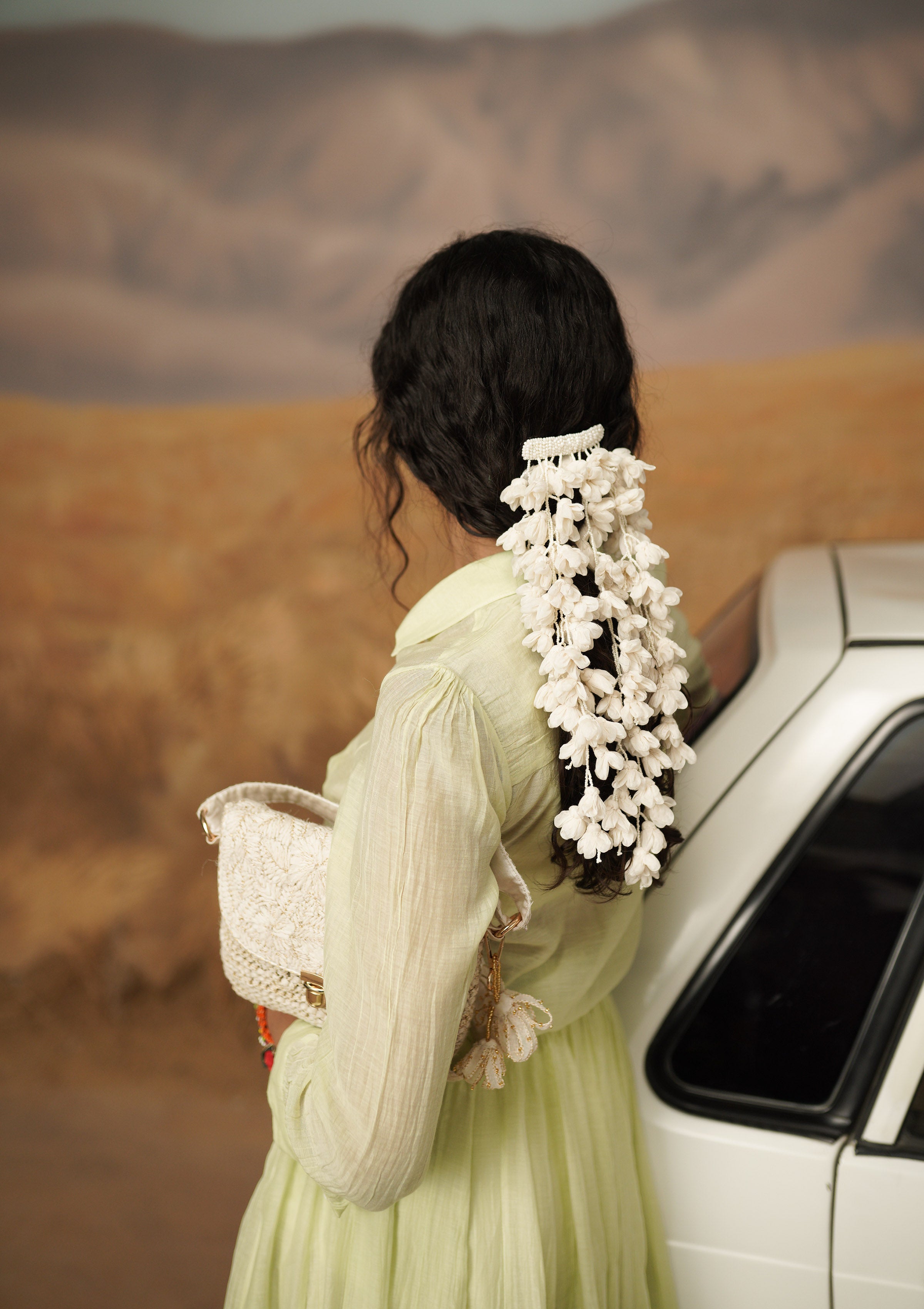 Chandani Mogra Back Clip