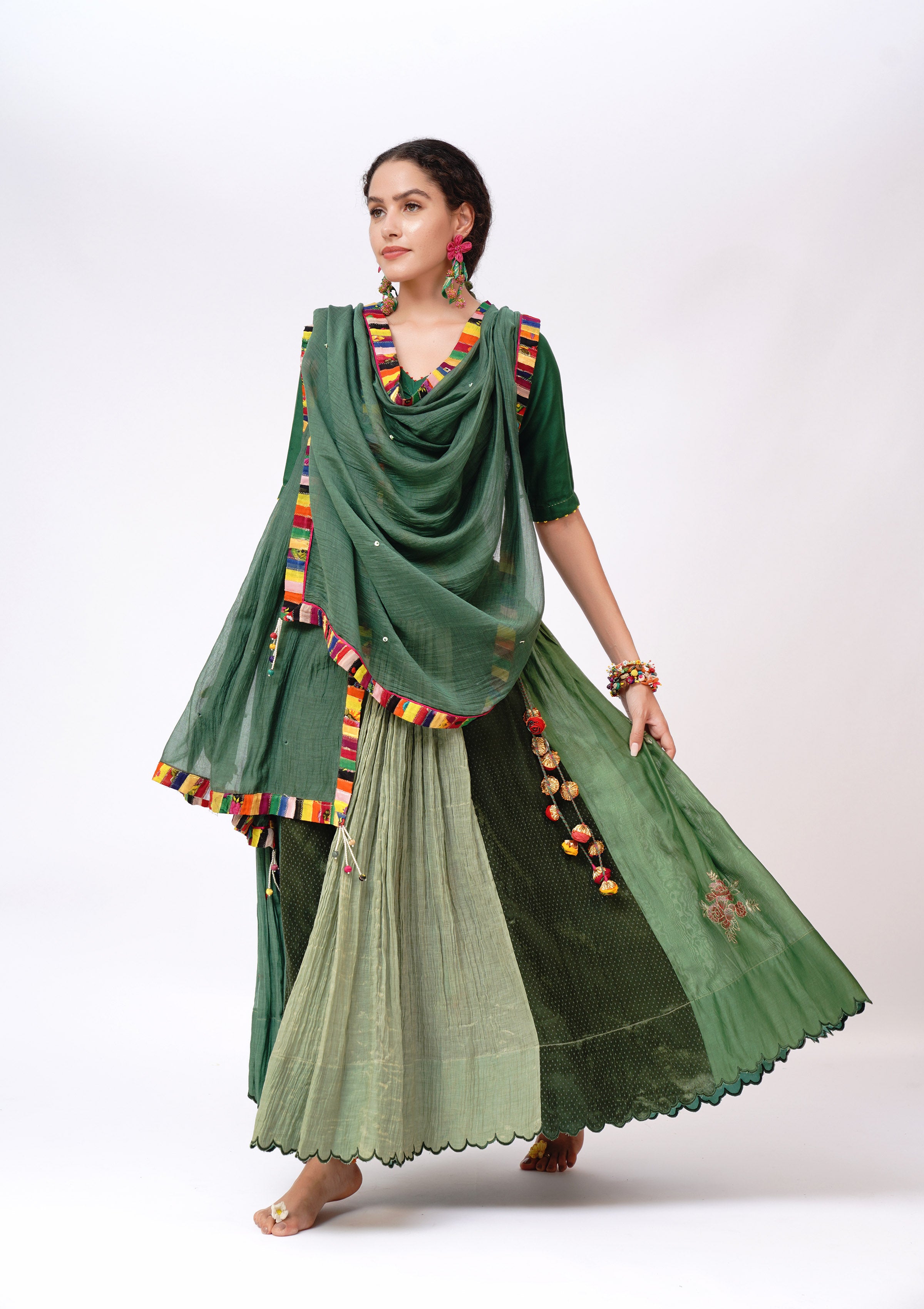 Phudki Ghagra, Choli & Dupatta Set
