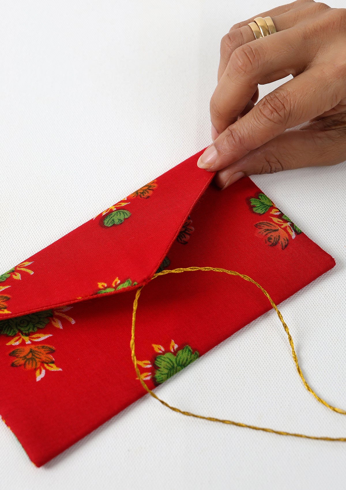 Tukur Red Sagan Envelope