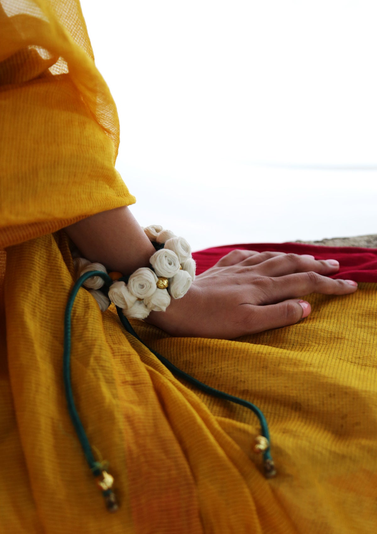 Renia White Rose Textile Accessory