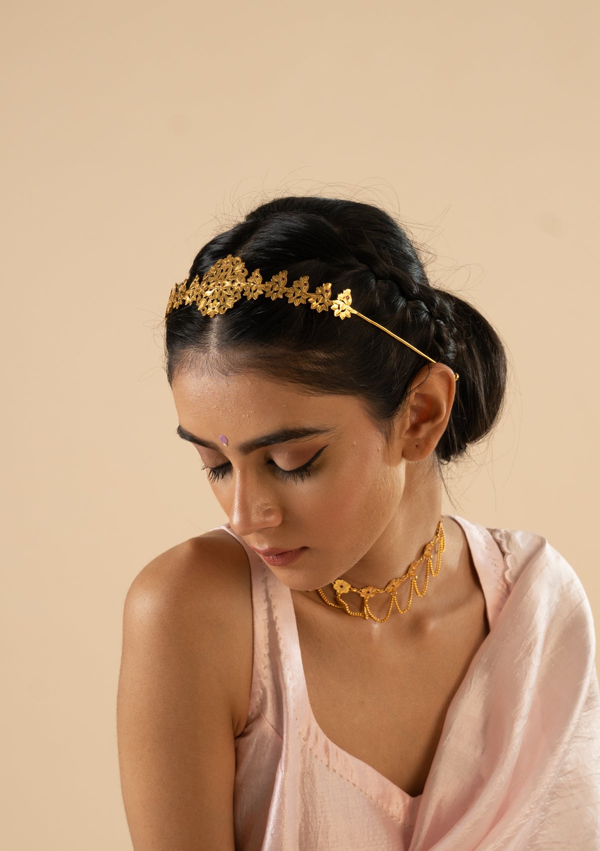 Utsa Gold Tone Silver Hairband