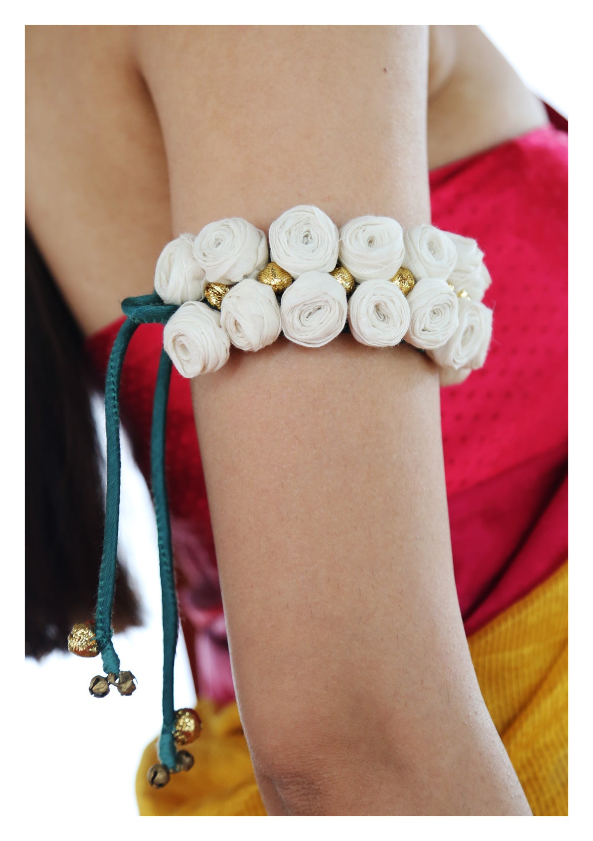 Renia White Rose Textile Accessory